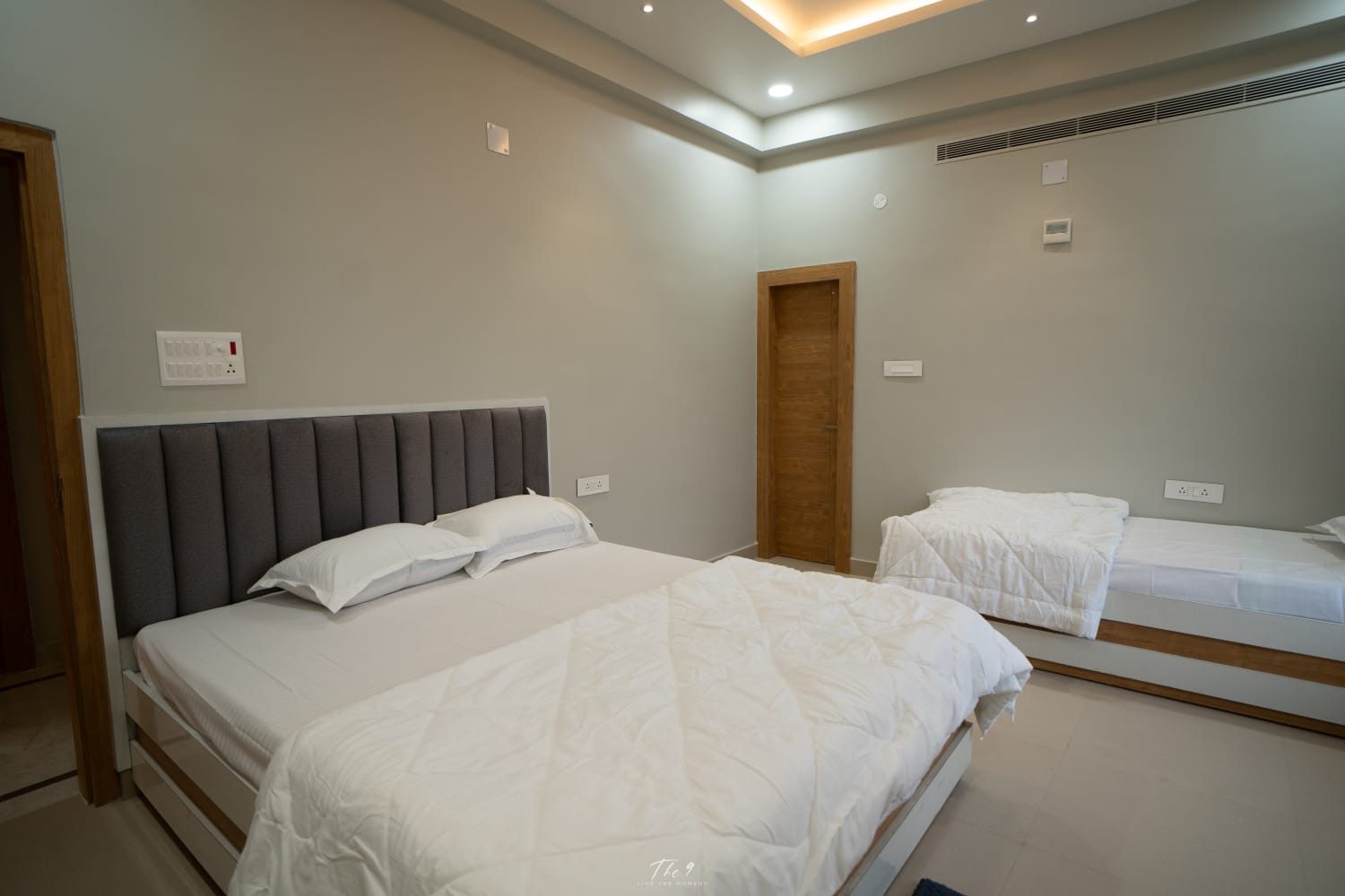 Air-conditioned stay room with twin beds